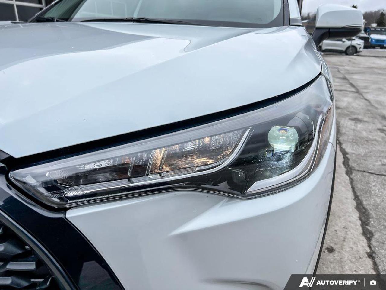 2022 Toyota Corolla Cross LE   HTD SEATS   NAV   SUNROOF Photo