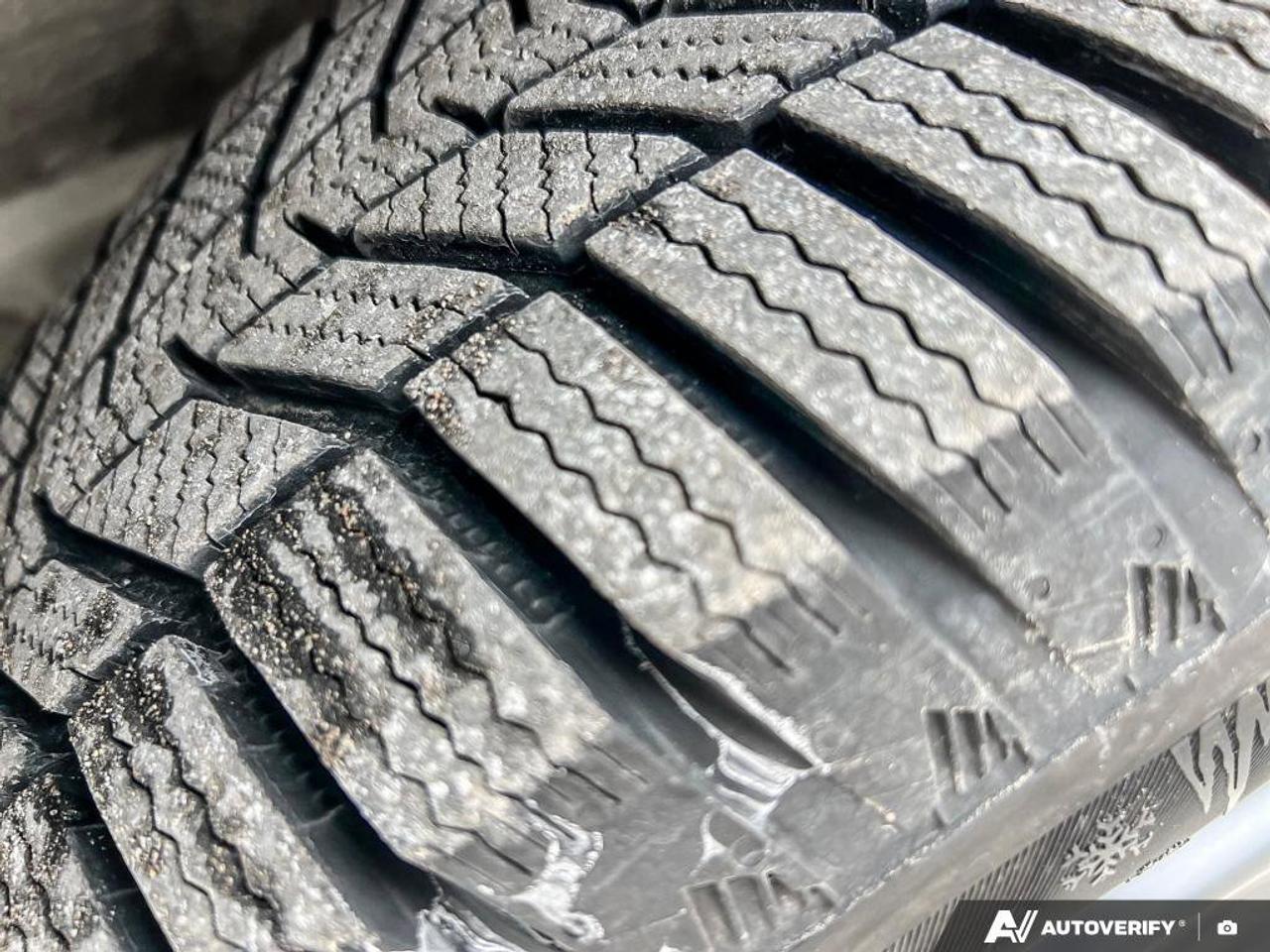 2022 Toyota Corolla Cross LE   HTD SEATS   NAV   SUNROOF Photo