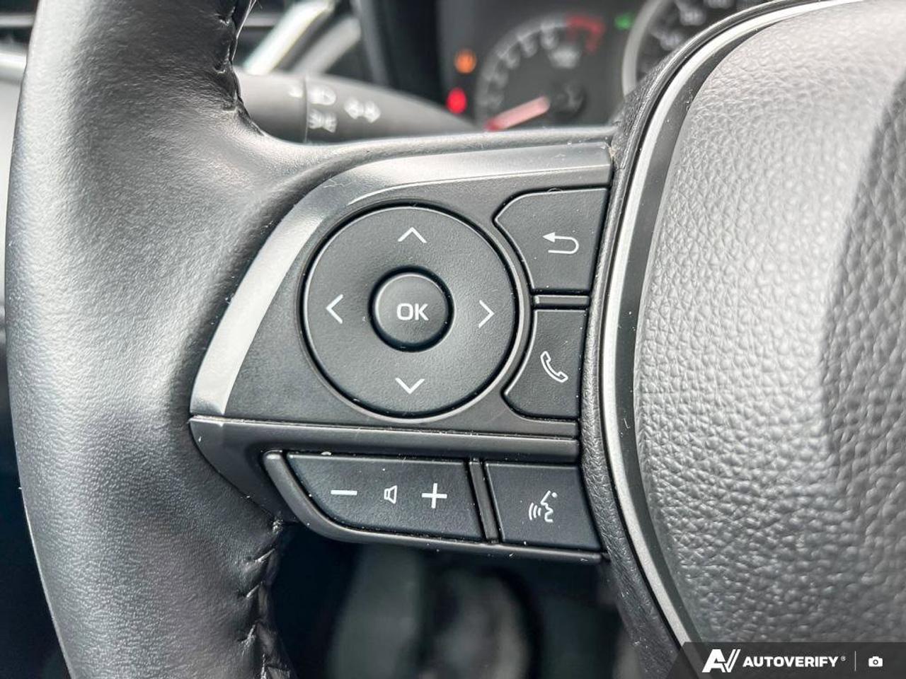 2022 Toyota Corolla Cross LE   HTD SEATS   NAV   SUNROOF Photo