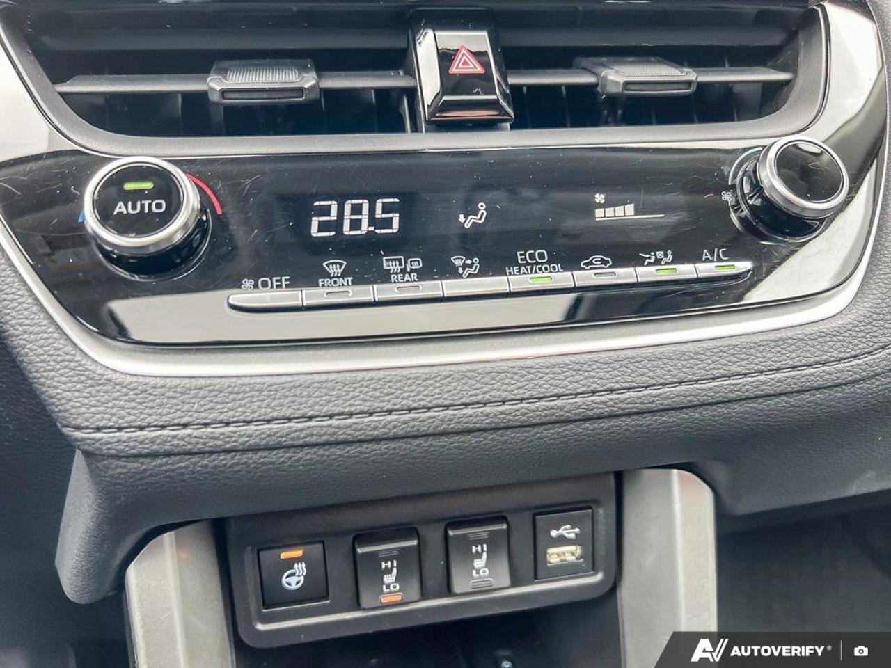 2022 Toyota Corolla Cross LE   HTD SEATS   NAV   SUNROOF Photo