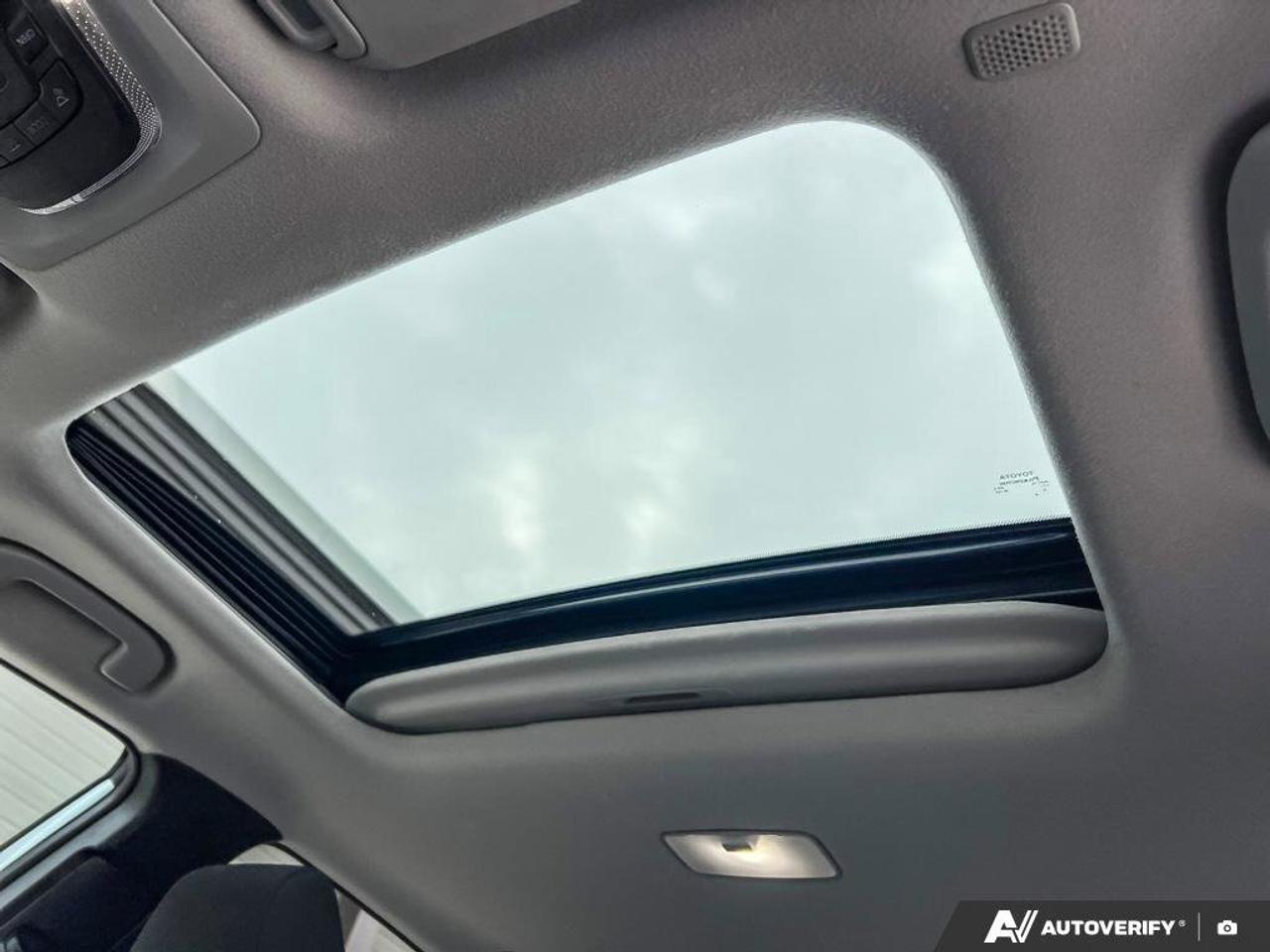 2022 Toyota Corolla Cross LE   HTD SEATS   NAV   SUNROOF Photo