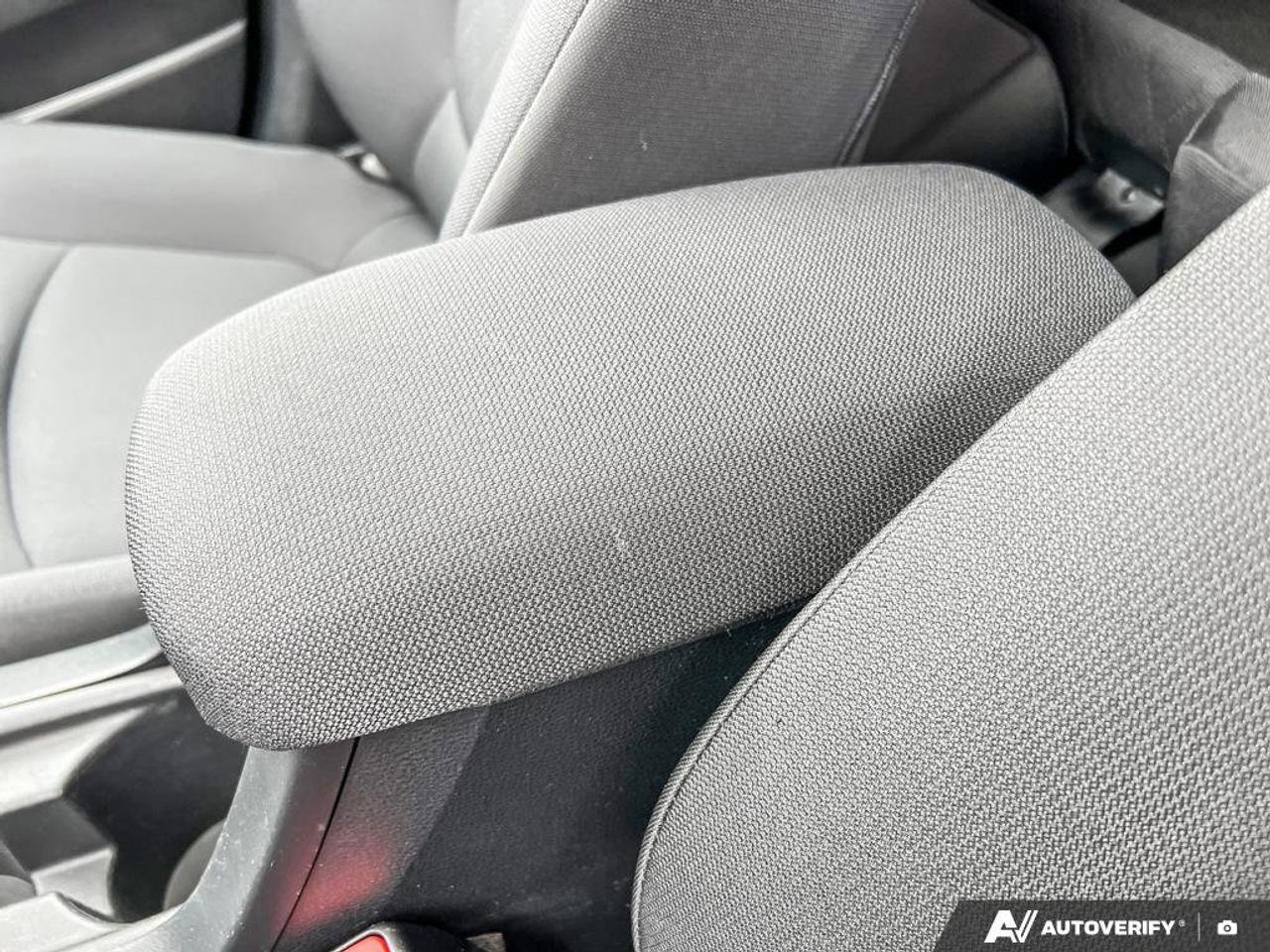 2022 Toyota Corolla Cross LE   HTD SEATS   NAV   SUNROOF Photo