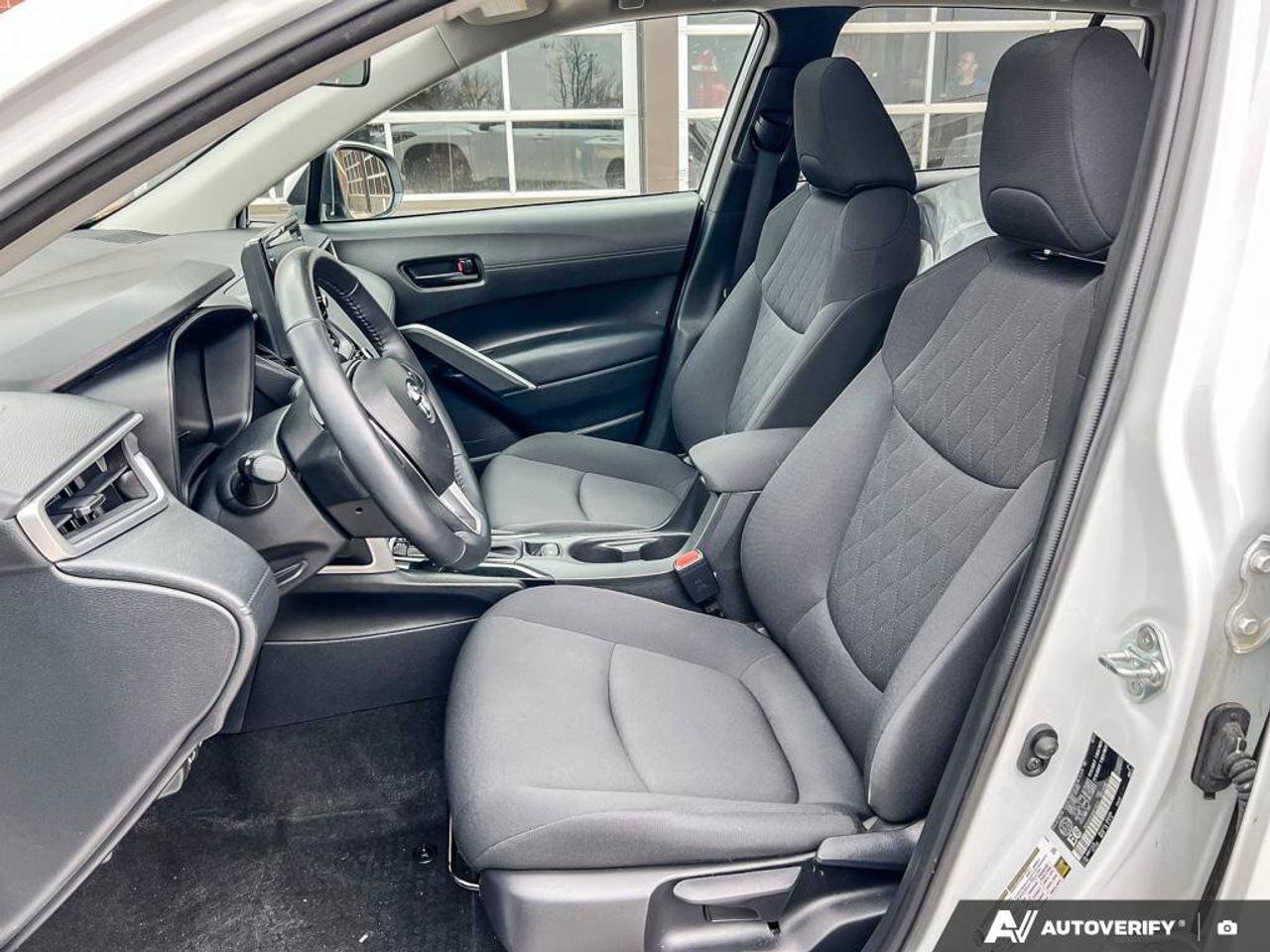 2022 Toyota Corolla Cross LE   HTD SEATS   NAV   SUNROOF Photo