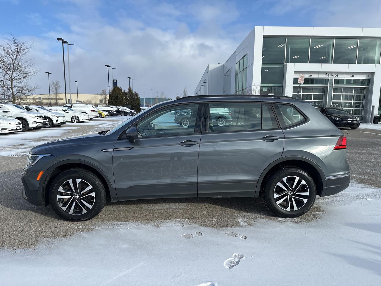 2022 Volkswagen Tiguan Trendline 4Motion Photo2