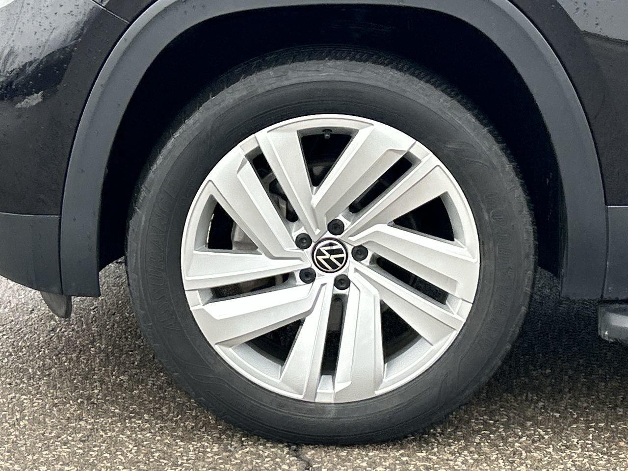 2021 Volkswagen Atlas Highline 3.6L 8sp at w/Tip 4MOTION Sunroof  Alloy Photo