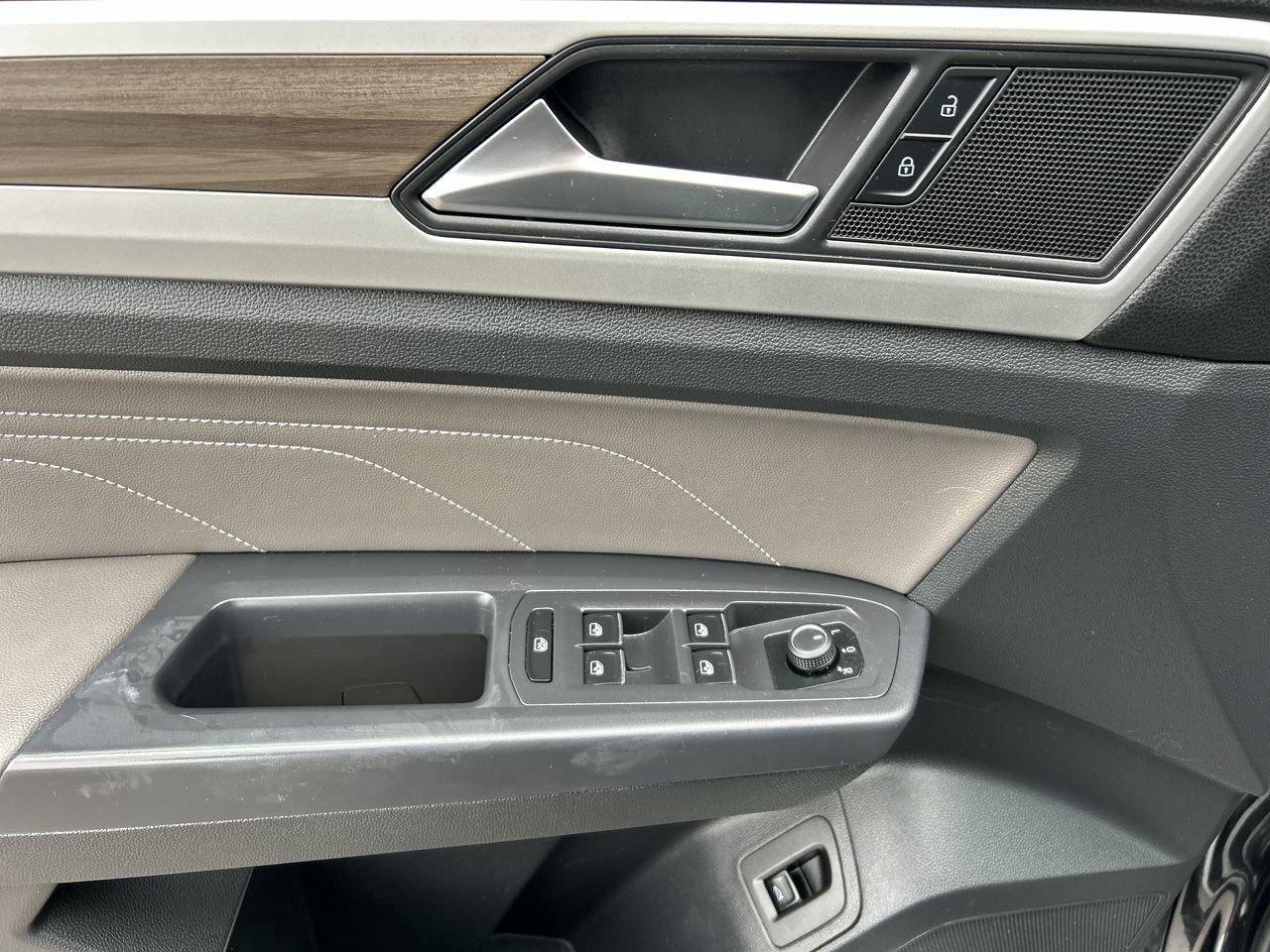 2021 Volkswagen Atlas Highline 3.6L 8sp at w/Tip 4MOTION Sunroof  Alloy Photo