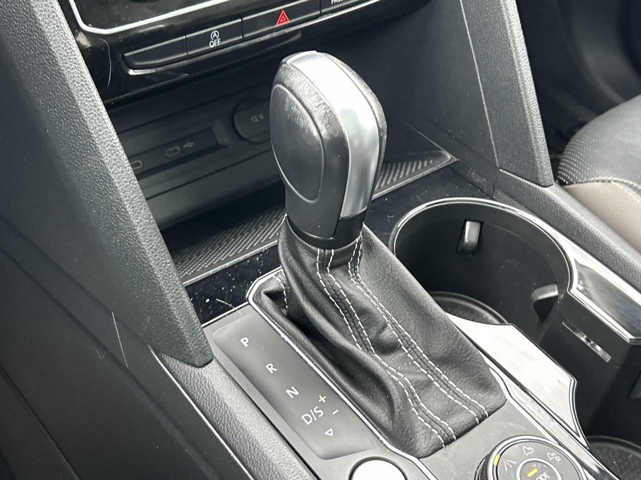 2021 Volkswagen Atlas Highline 3.6L 8sp at w/Tip 4MOTION Sunroof  Alloy Photo