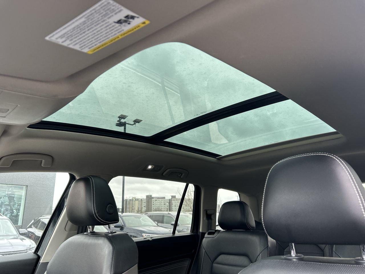 2021 Volkswagen Atlas Highline 3.6L 8sp at w/Tip 4MOTION Sunroof  Alloy Photo