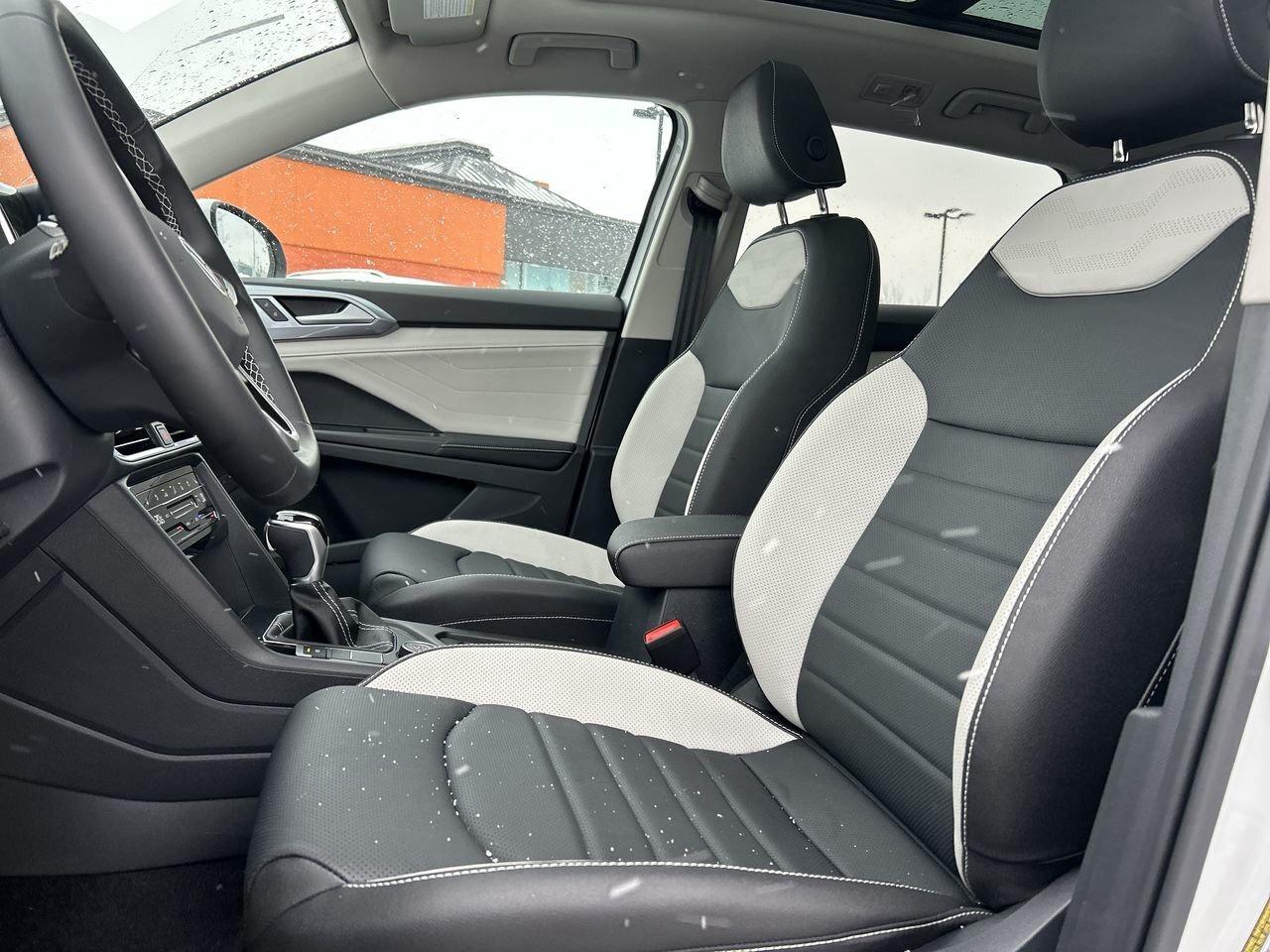 2026 Volkswagen Taos Highline 4MOTION Genuine Leather  Satellite Naviga Photo