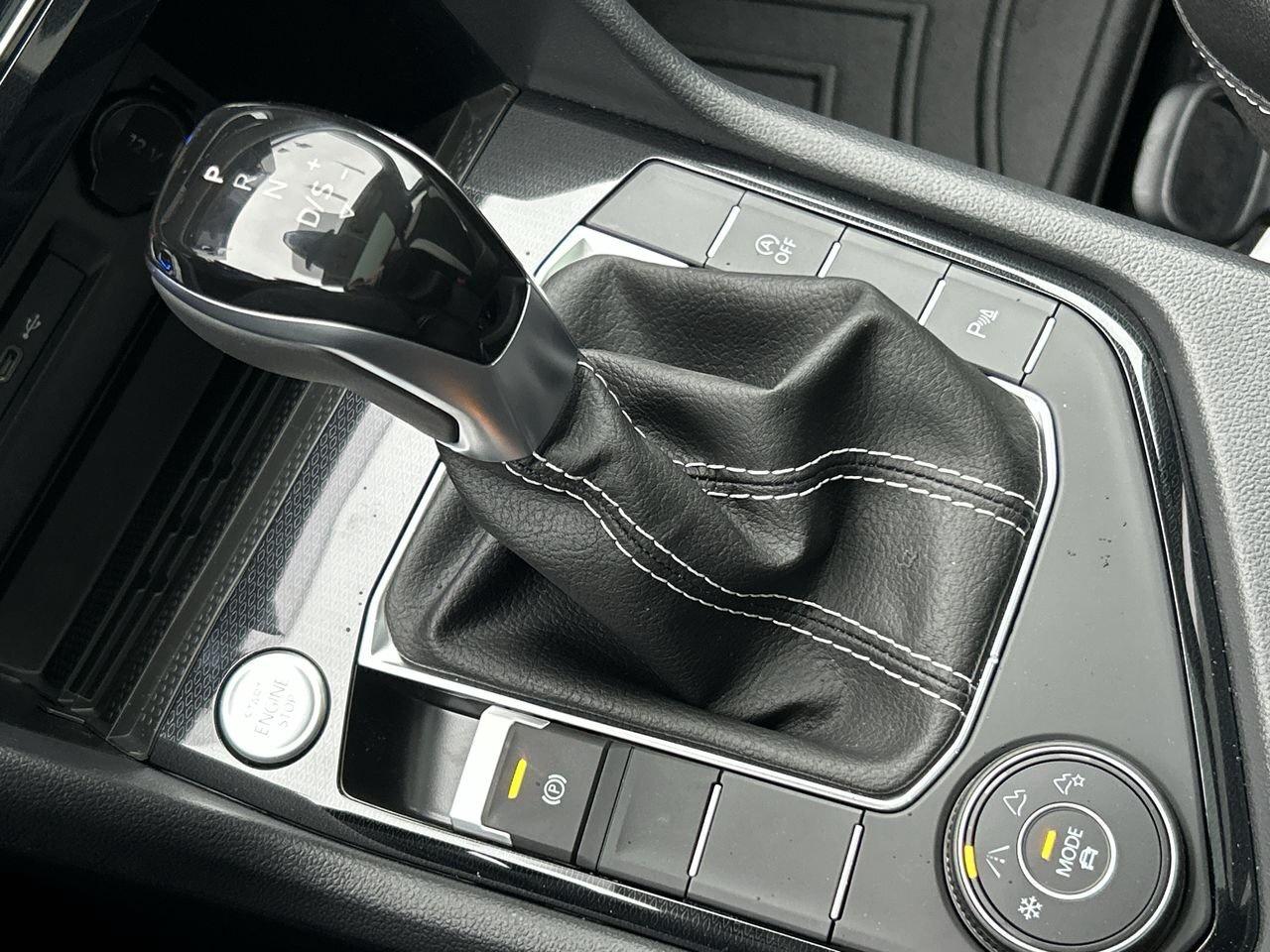 2026 Volkswagen Taos Highline 4MOTION Genuine Leather  Satellite Naviga Photo