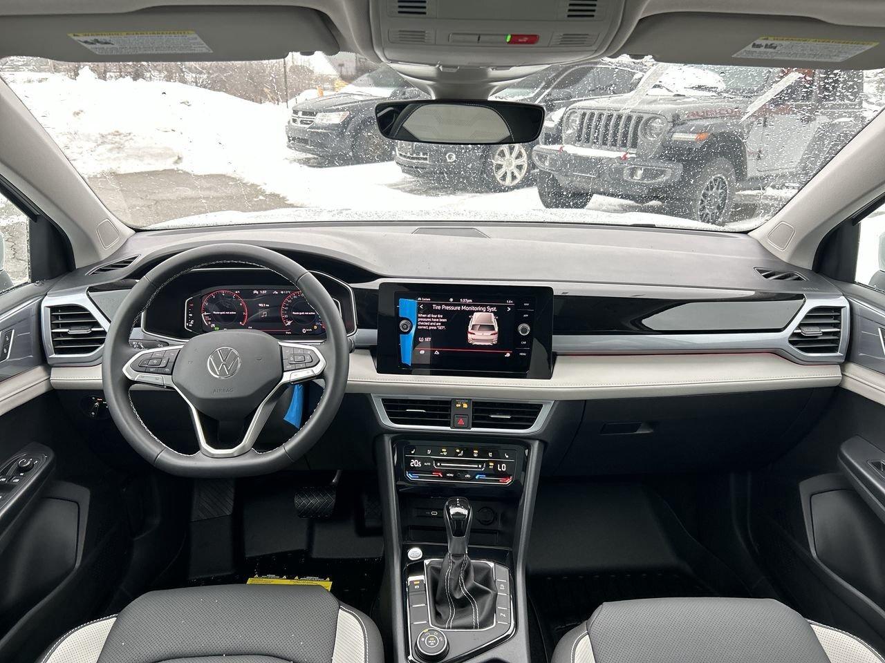 2026 Volkswagen Taos Highline 4MOTION Genuine Leather  Satellite Naviga Photo