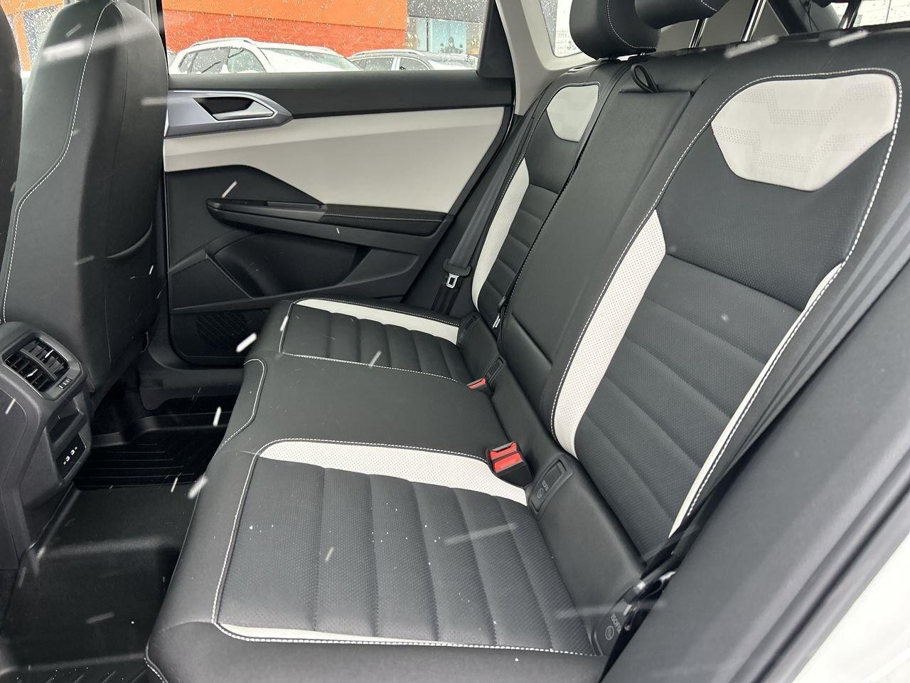 2026 Volkswagen Taos Highline 4MOTION Genuine Leather  Satellite Naviga Photo