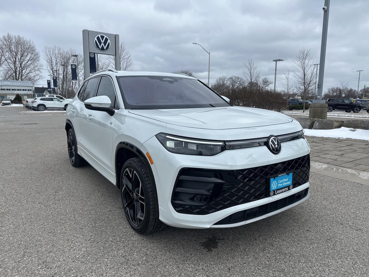 2025 Volkswagen Tiguan HIGHLINE R-LINE 4MOTION Photo3