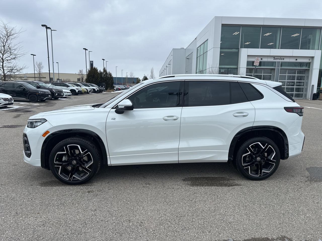 2025 Volkswagen Tiguan HIGHLINE R-LINE 4MOTION Photo2