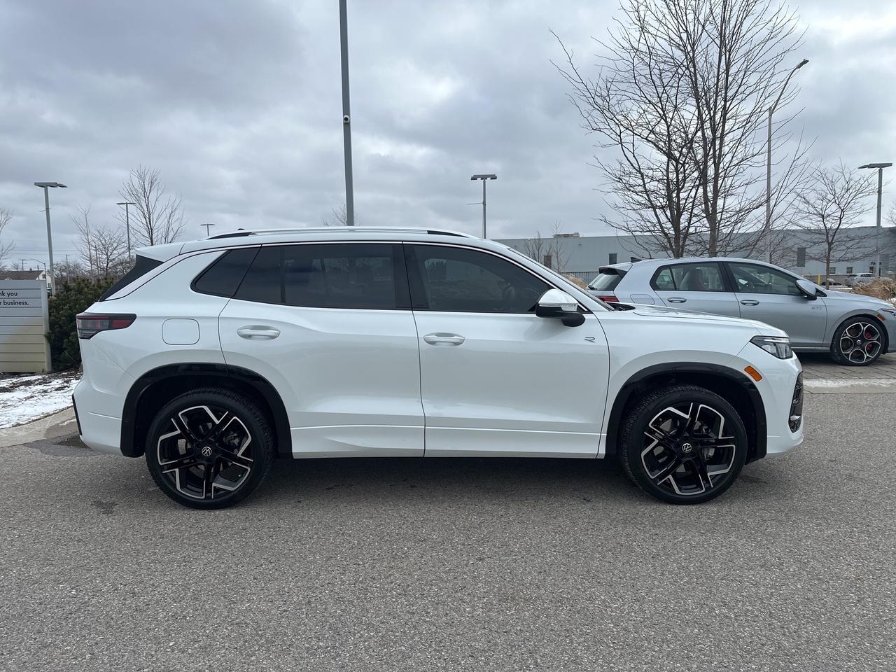 2025 Volkswagen Tiguan HIGHLINE R-LINE 4MOTION Photo4