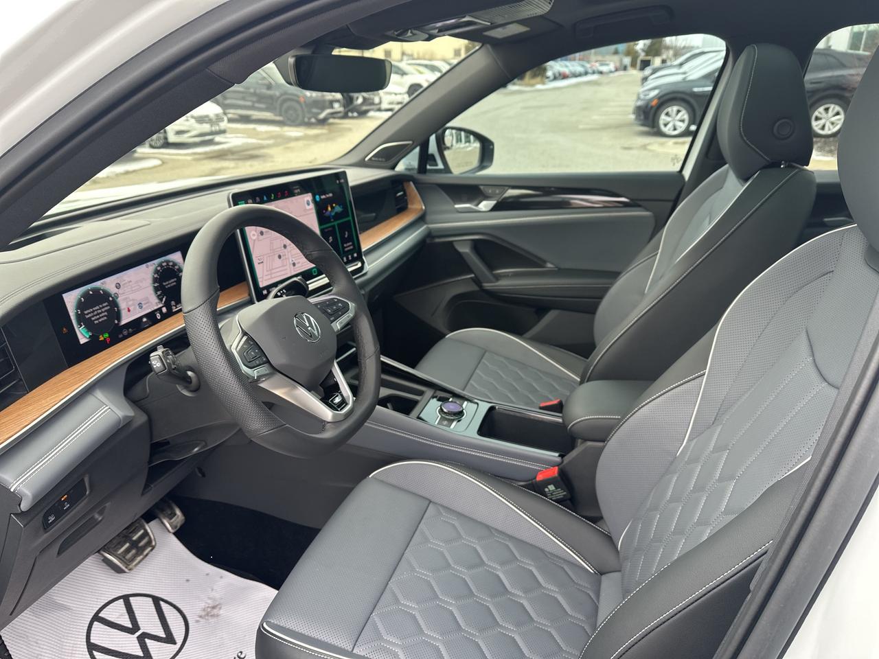 2025 Volkswagen Tiguan HIGHLINE R-LINE 4MOTION Photo