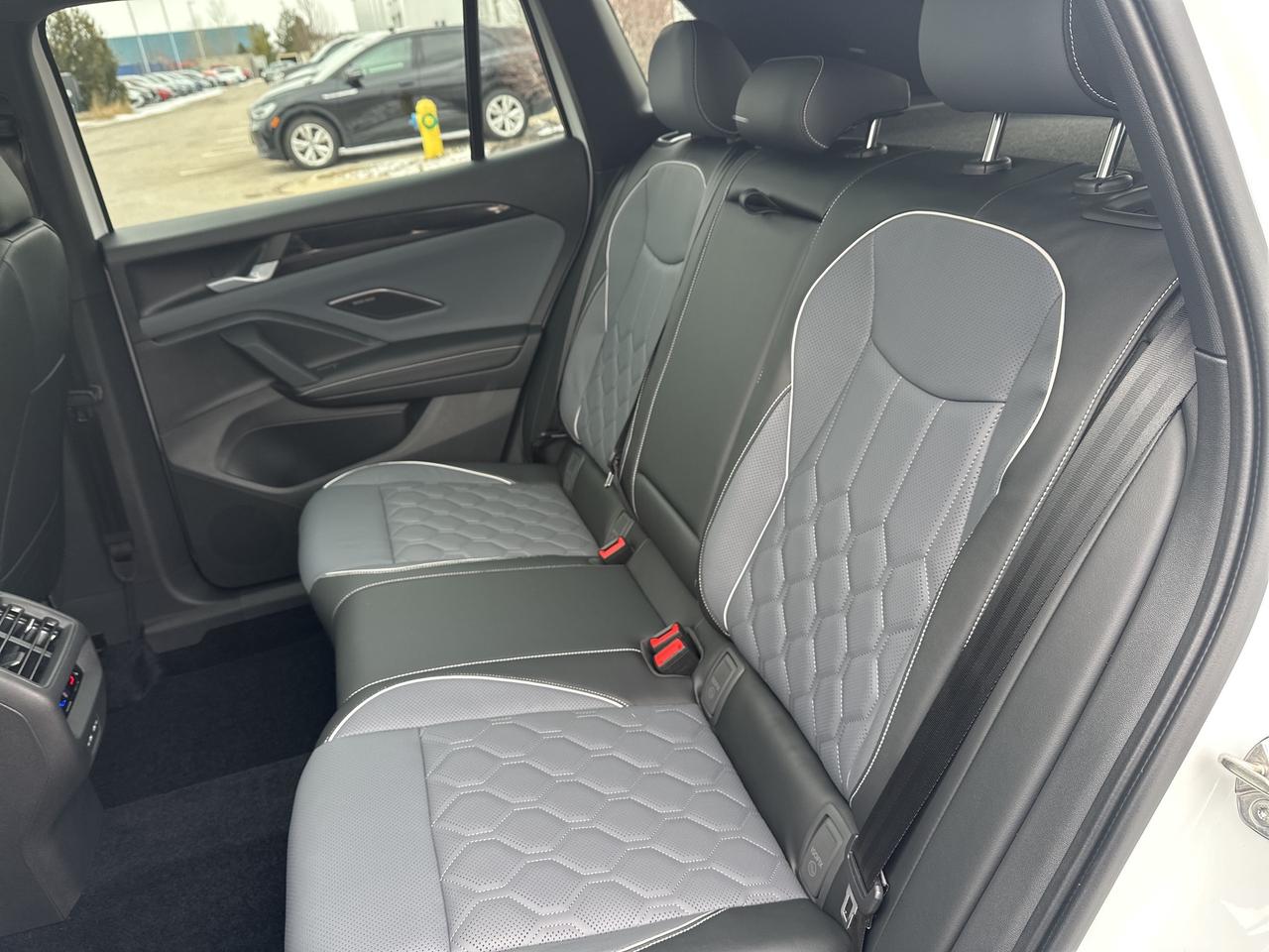 2025 Volkswagen Tiguan HIGHLINE R-LINE 4MOTION Photo