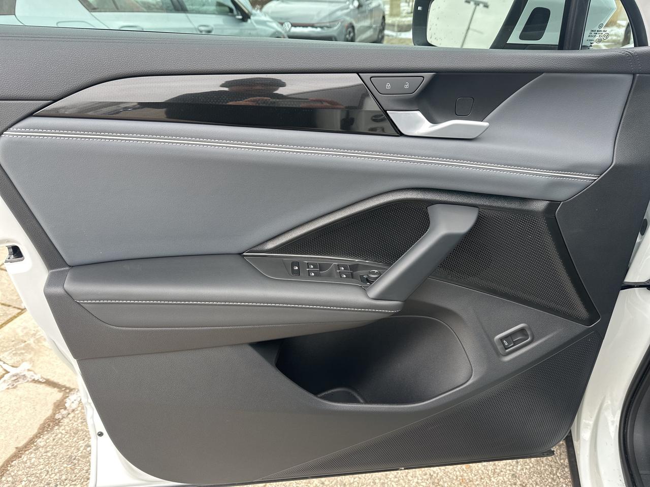 2025 Volkswagen Tiguan HIGHLINE R-LINE 4MOTION Photo