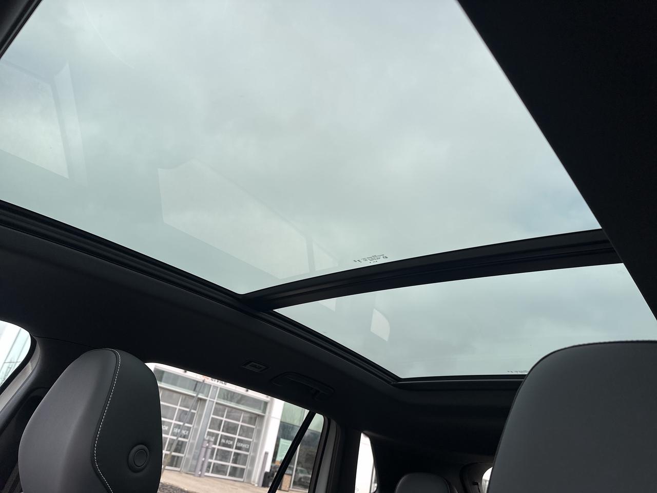 2025 Volkswagen Tiguan HIGHLINE R-LINE 4MOTION Photo