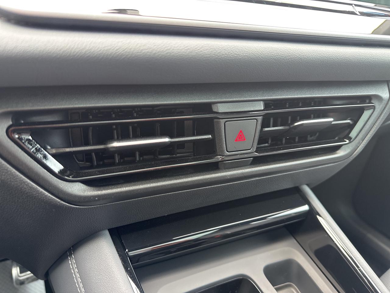 2025 Volkswagen Tiguan HIGHLINE R-LINE 4MOTION Photo