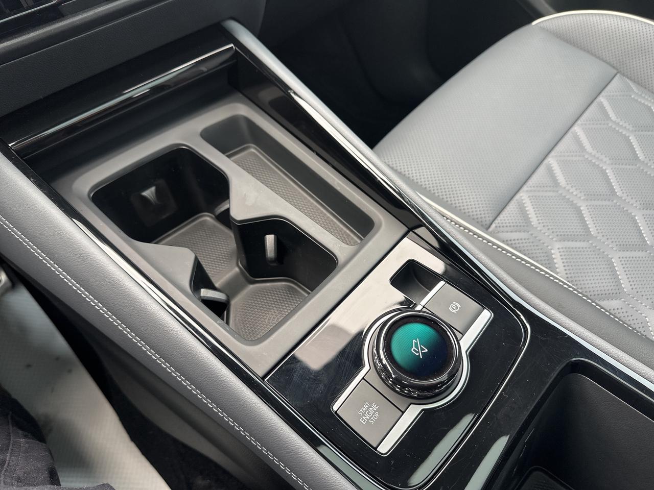 2025 Volkswagen Tiguan HIGHLINE R-LINE 4MOTION Photo