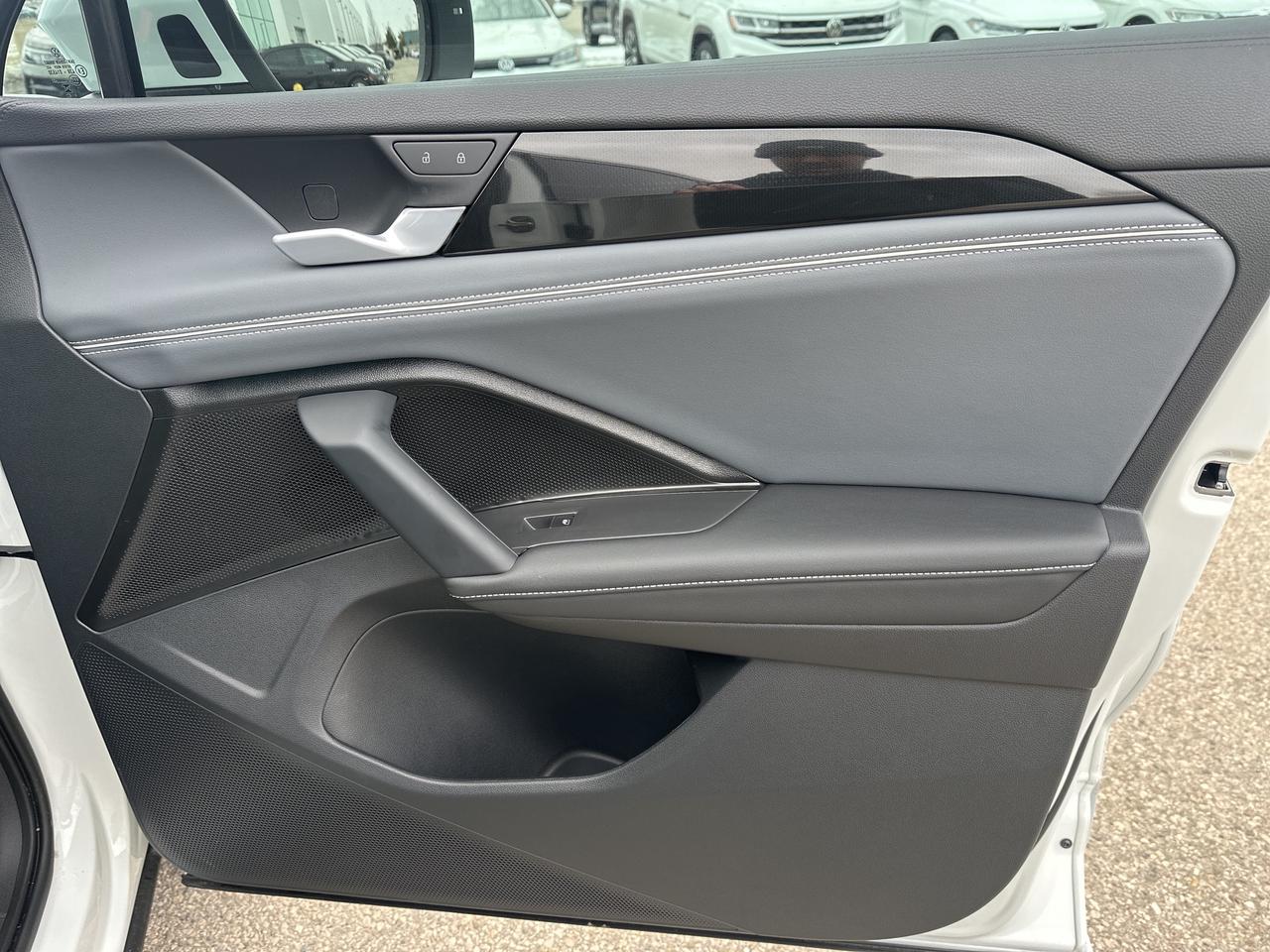 2025 Volkswagen Tiguan HIGHLINE R-LINE 4MOTION Photo