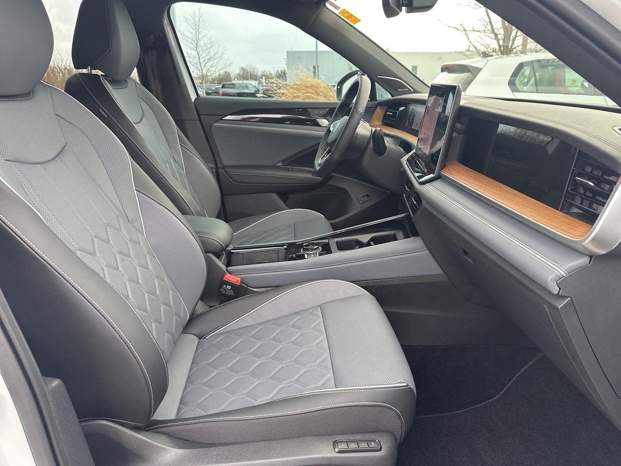 2025 Volkswagen Tiguan HIGHLINE R-LINE 4MOTION Photo