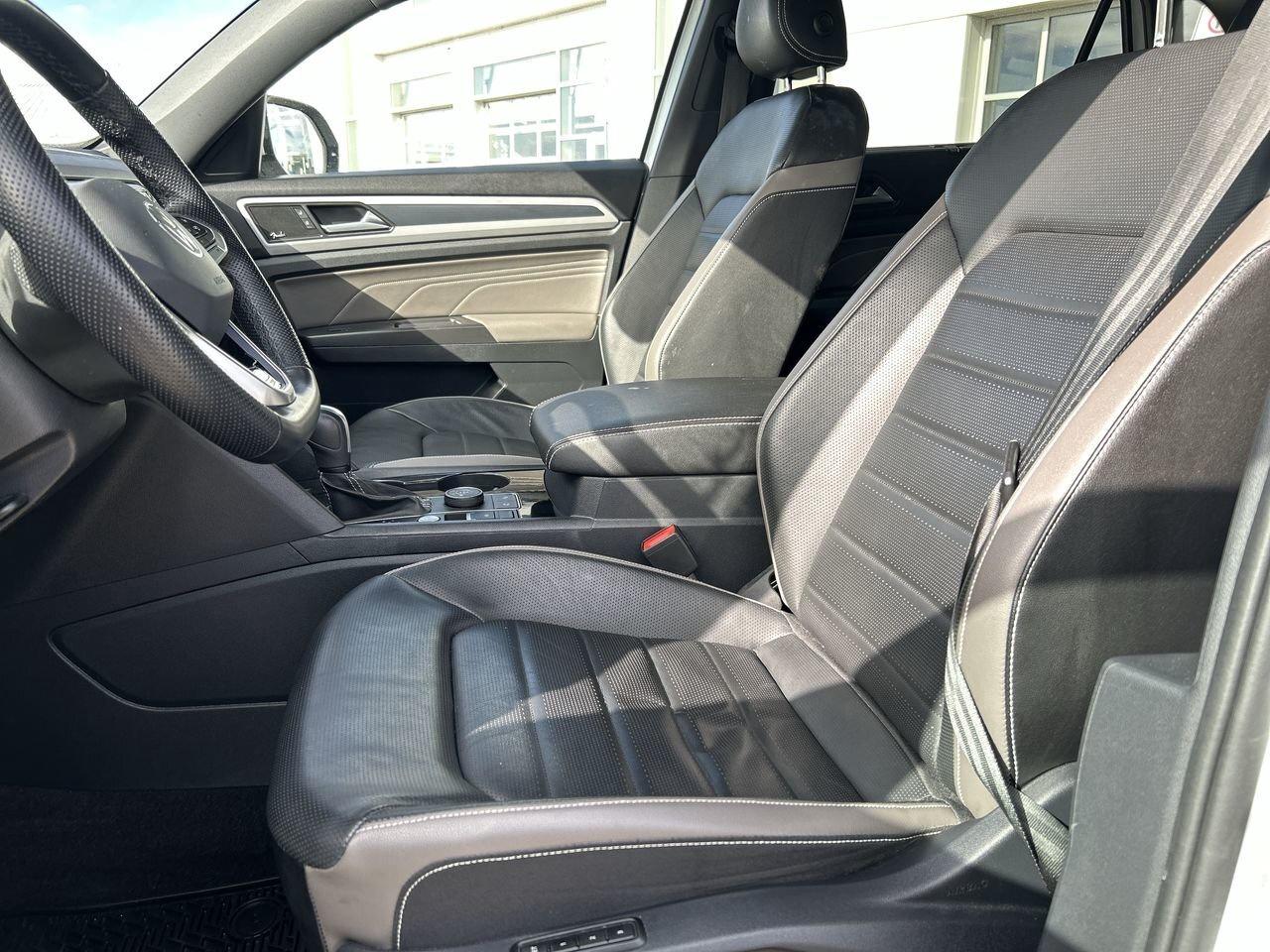 2023 Volkswagen Atlas Cross Sport Execline 3.6L 8sp at w/Tip 4MOTION Sunroof  Leathe Photo