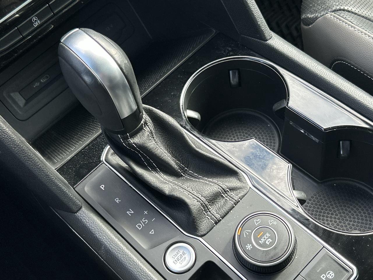 2023 Volkswagen Atlas Cross Sport Execline 3.6L 8sp at w/Tip 4MOTION Sunroof  Leathe Photo