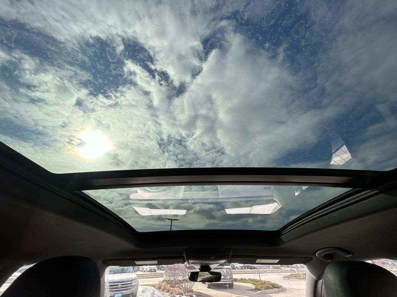 2023 Volkswagen Atlas Cross Sport Execline 3.6L 8sp at w/Tip 4MOTION Sunroof  Leathe Photo