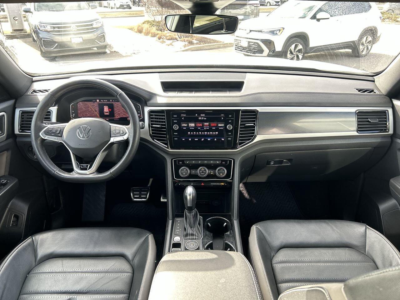 2023 Volkswagen Atlas Cross Sport Execline 3.6L 8sp at w/Tip 4MOTION Sunroof  Leathe Photo