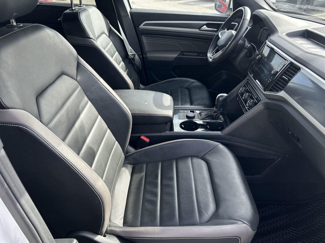 2023 Volkswagen Atlas Cross Sport Execline 3.6L 8sp at w/Tip 4MOTION Sunroof  Leathe Photo