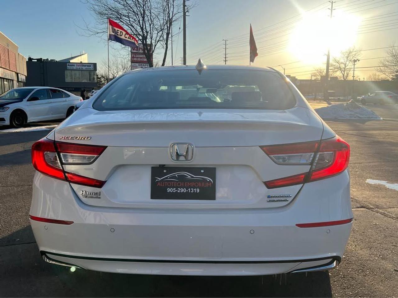 2019 Honda Accord Hybrid TOURING Pearl White Vented Seats   HUD   Leather Photo