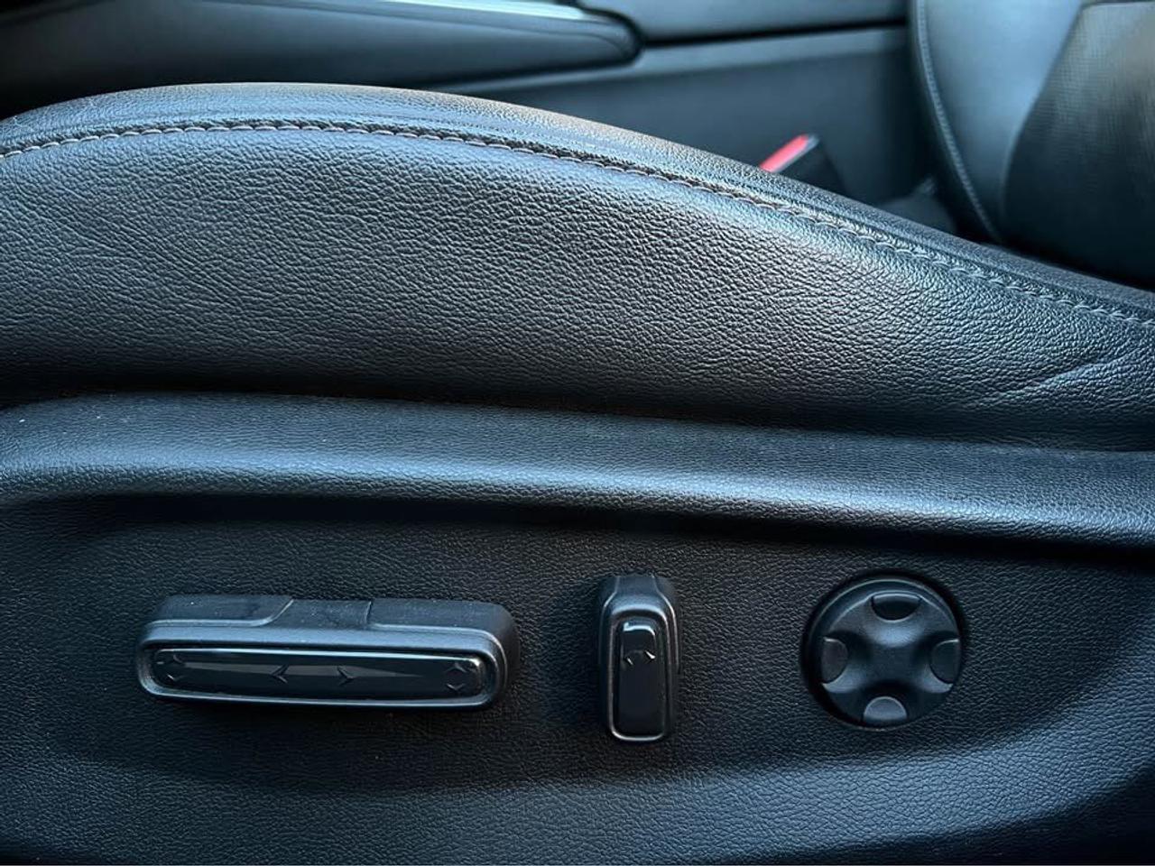 2019 Honda Accord Hybrid TOURING Pearl White Vented Seats   HUD   Leather Photo