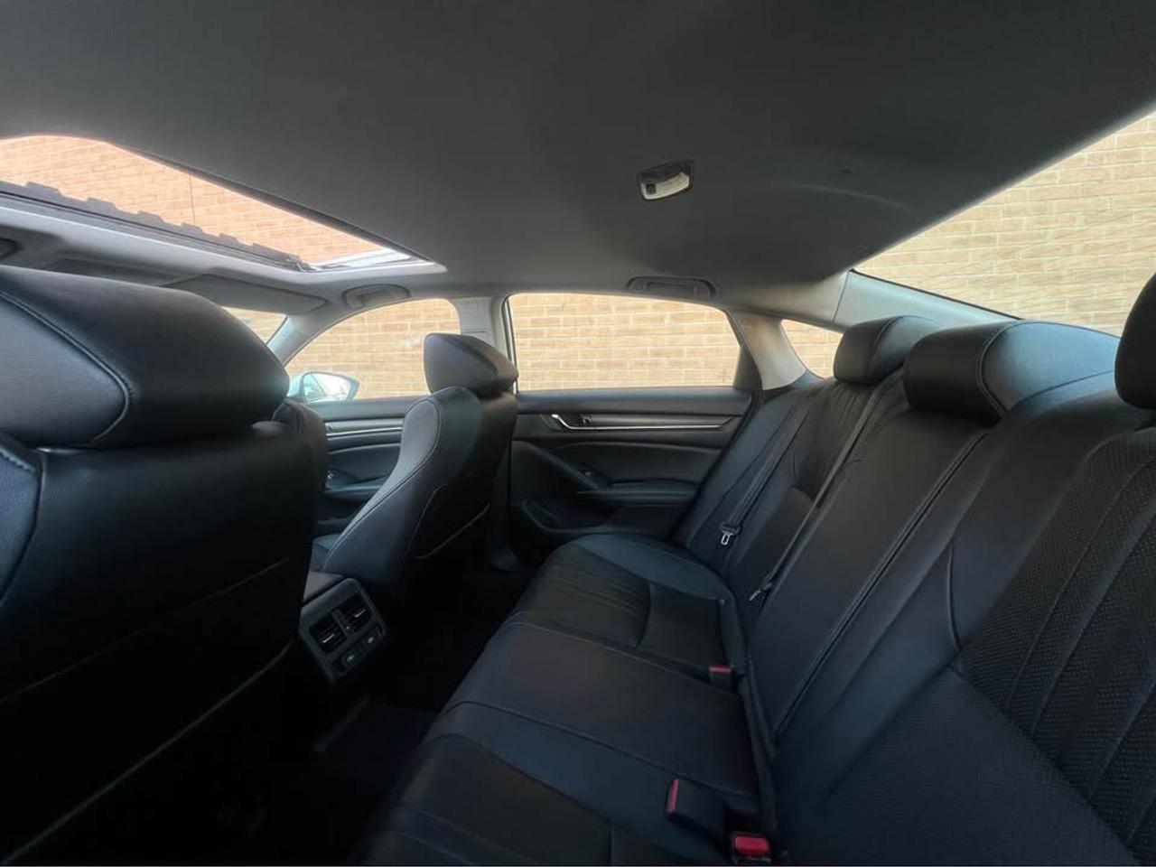 2019 Honda Accord Hybrid TOURING Pearl White Vented Seats   HUD   Leather Photo