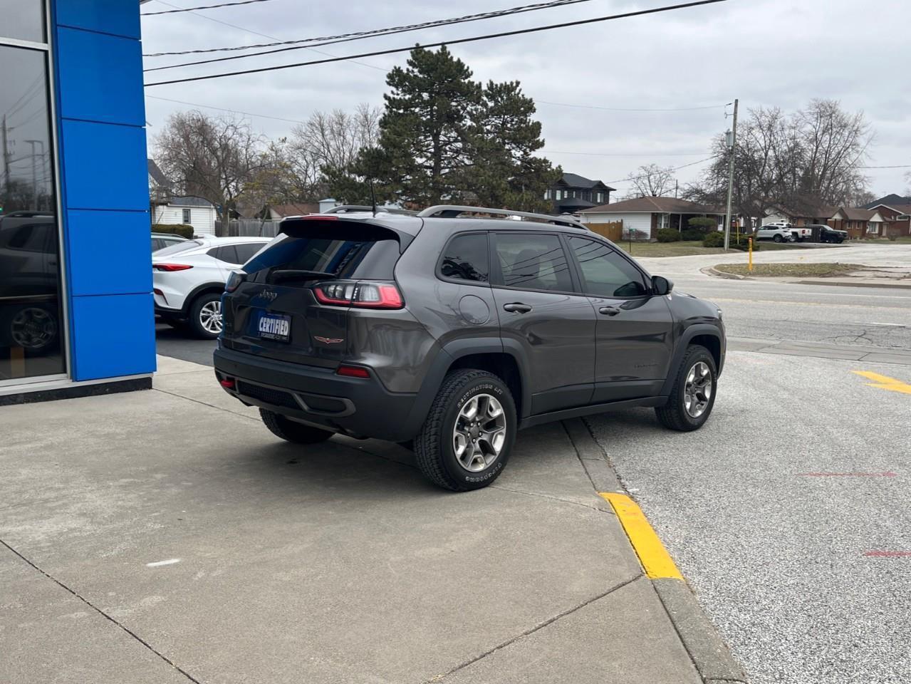2019 Jeep Cherokee TRAILHAWK XTRA CLEAN LOCAL TRADE Photo4