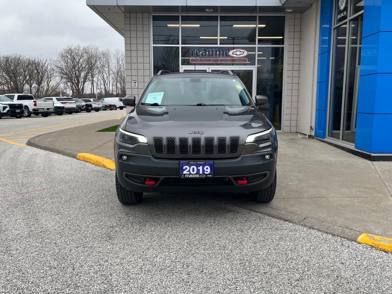 2019 Jeep Cherokee TRAILHAWK XTRA CLEAN LOCAL TRADE Photo