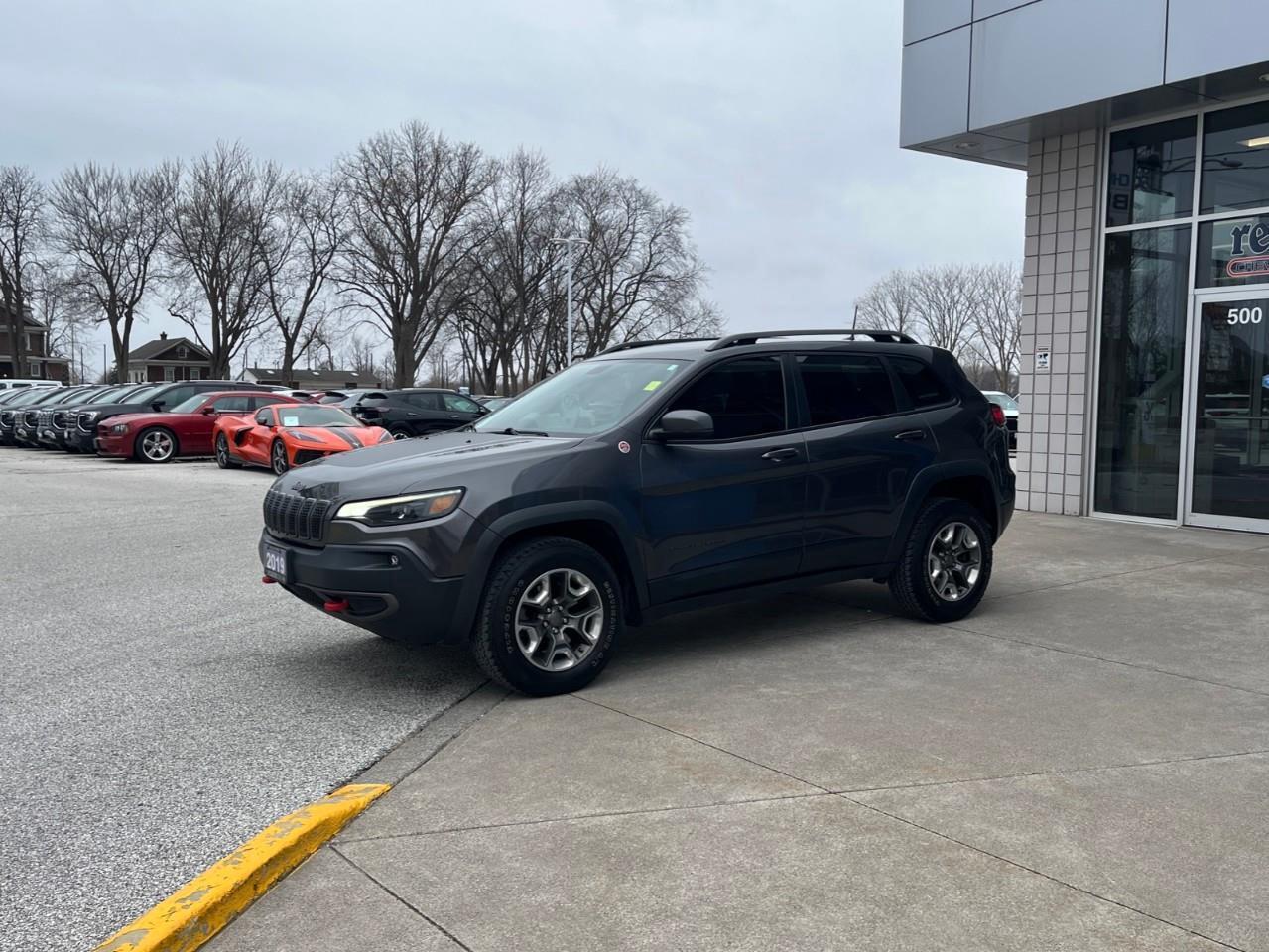 2019 Jeep Cherokee TRAILHAWK XTRA CLEAN LOCAL TRADE Photo