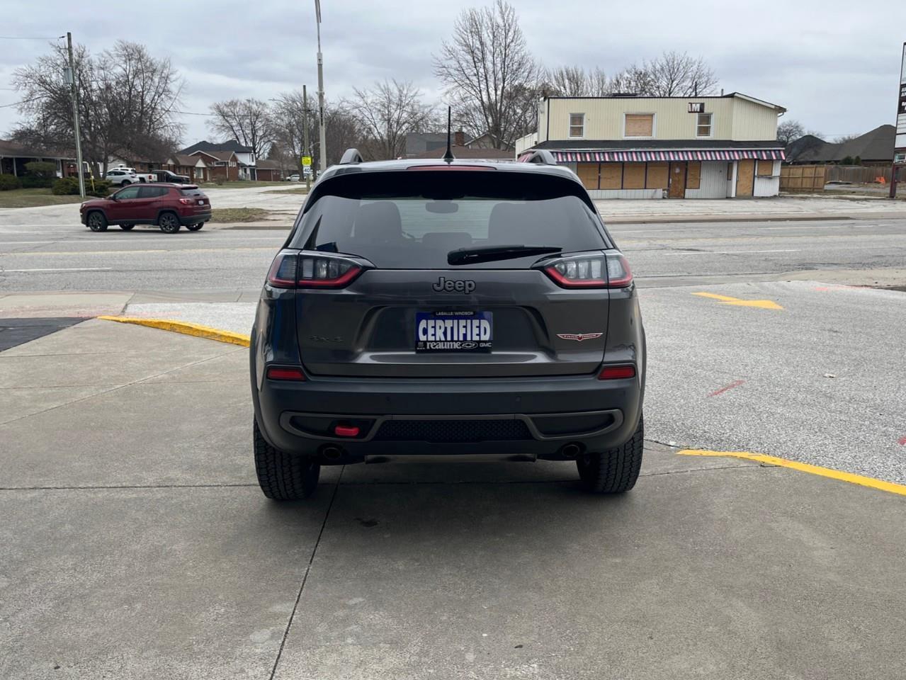 2019 Jeep Cherokee TRAILHAWK XTRA CLEAN LOCAL TRADE Photo