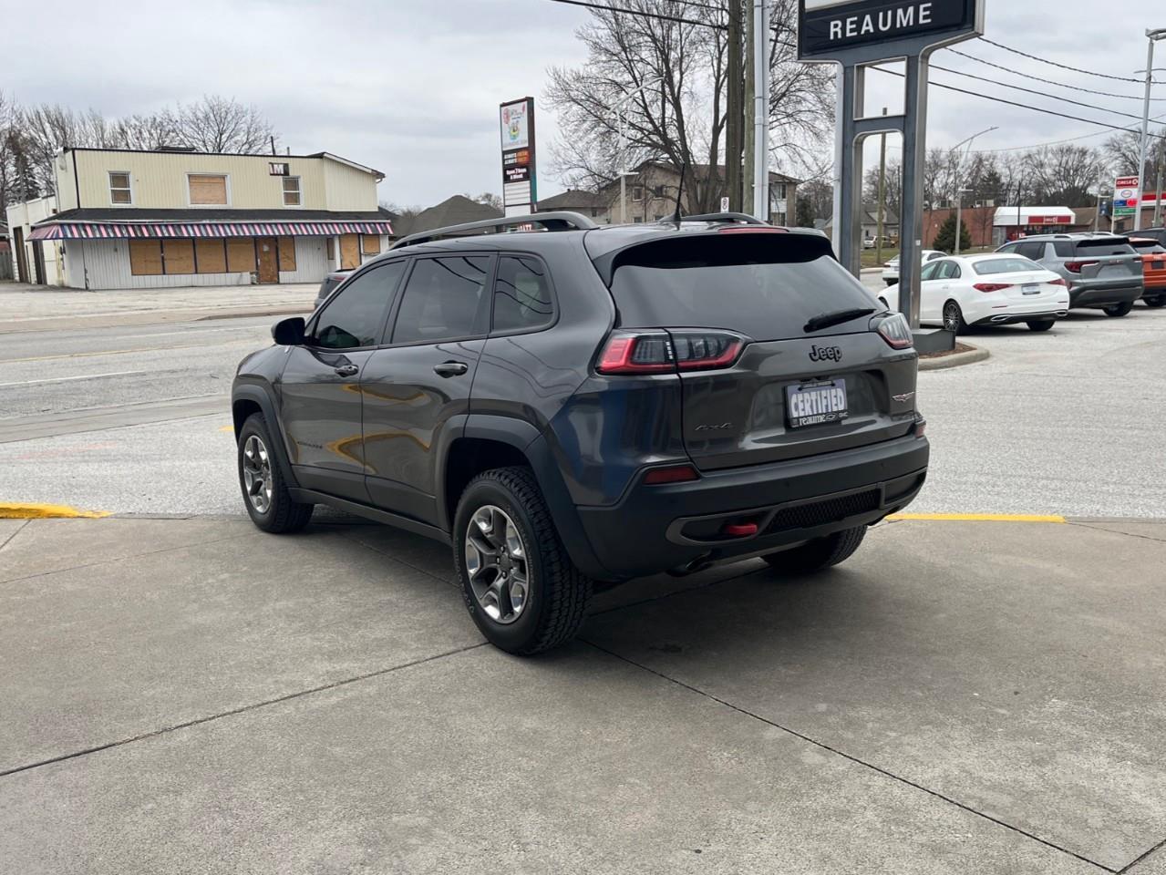 2019 Jeep Cherokee TRAILHAWK XTRA CLEAN LOCAL TRADE Photo