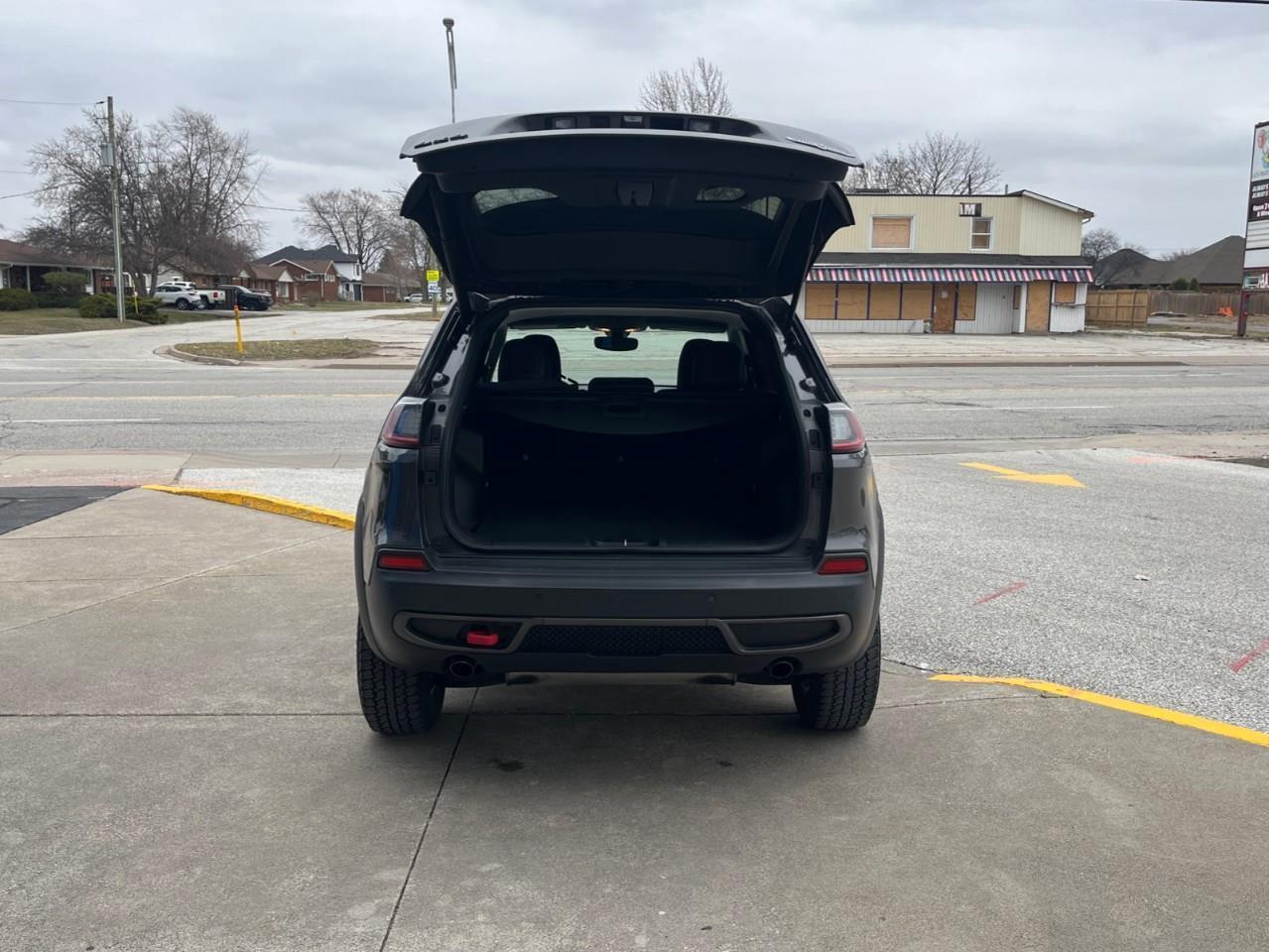 2019 Jeep Cherokee TRAILHAWK XTRA CLEAN LOCAL TRADE Photo