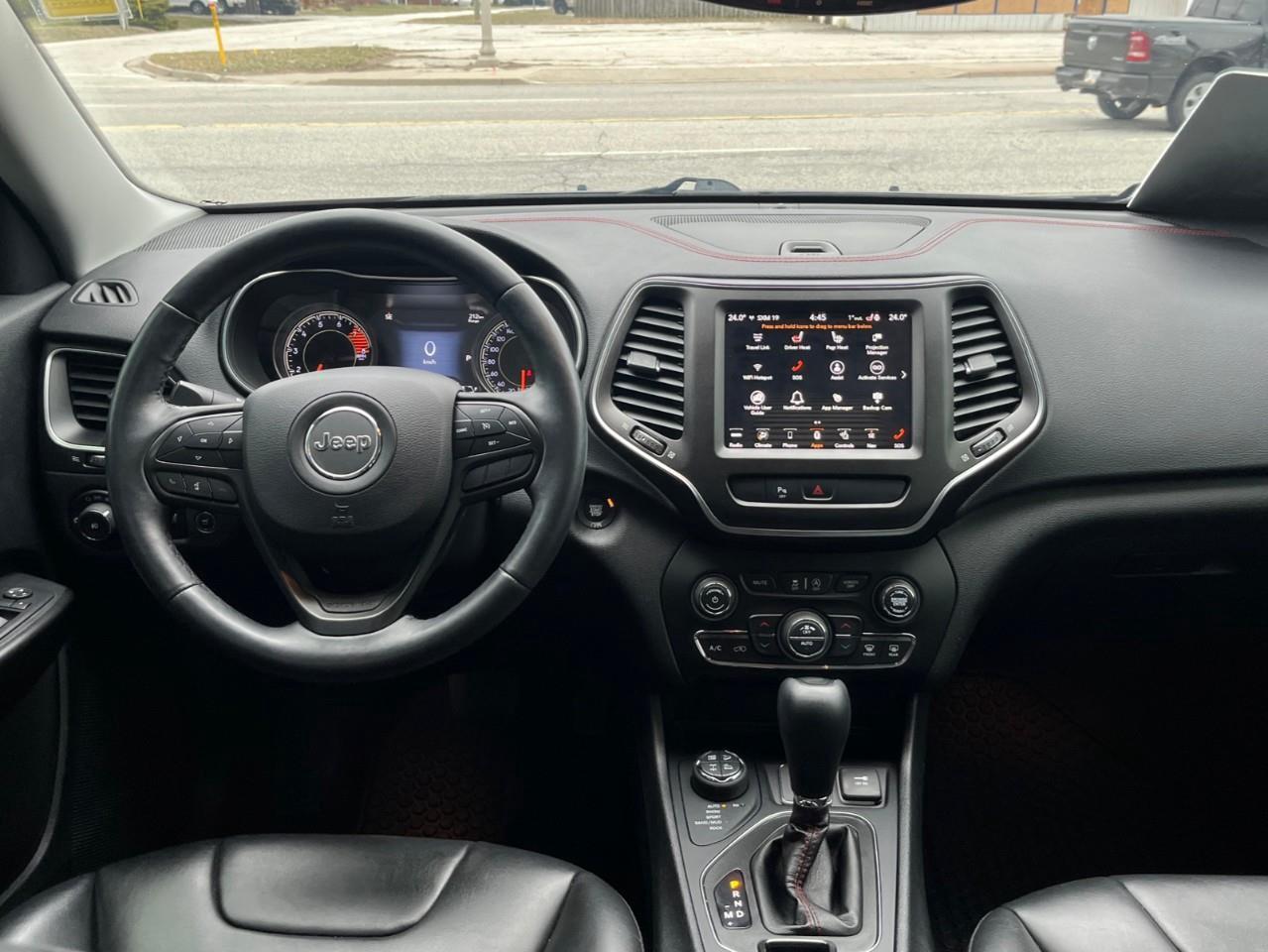 2019 Jeep Cherokee TRAILHAWK XTRA CLEAN LOCAL TRADE Photo