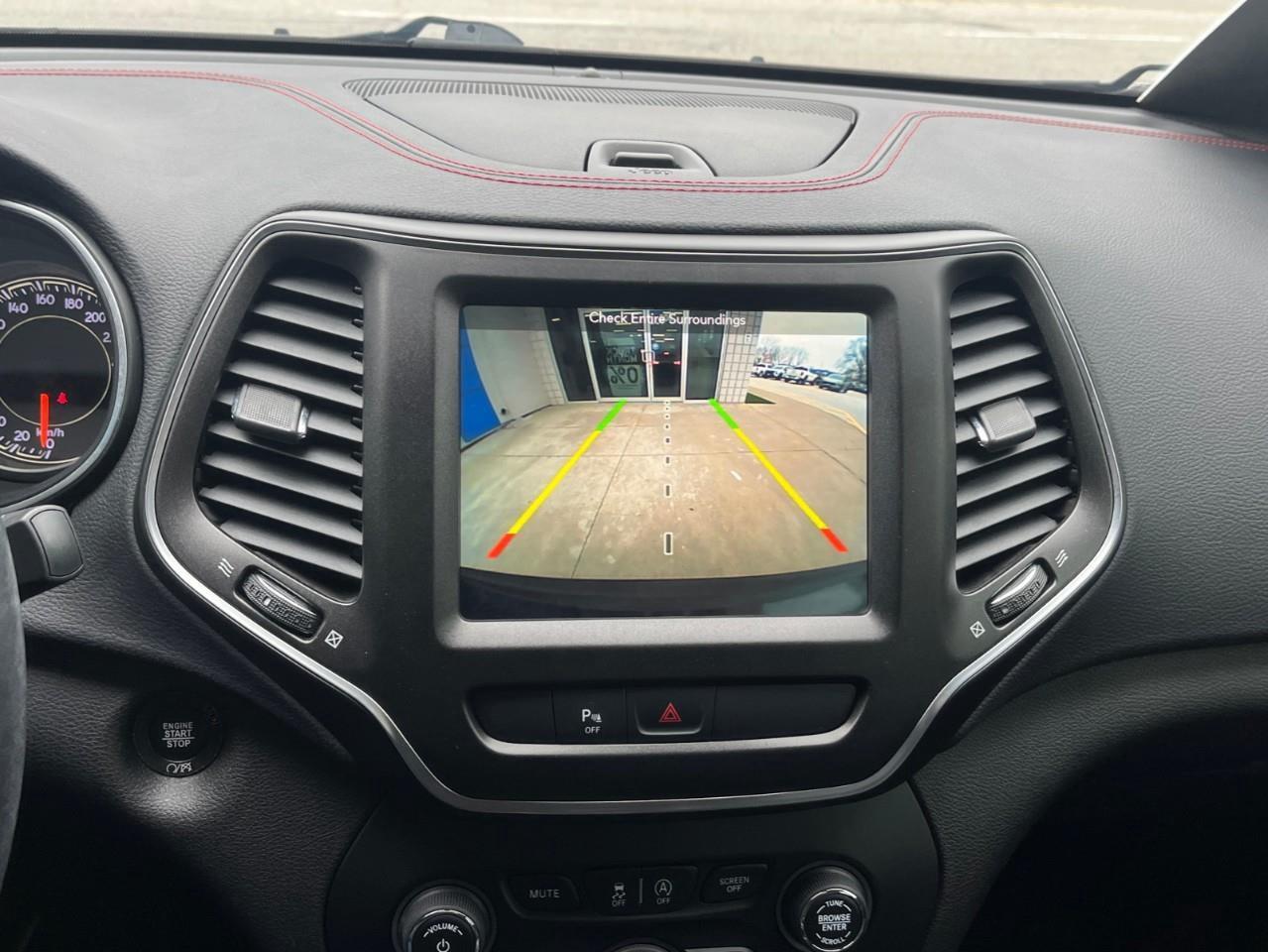 2019 Jeep Cherokee TRAILHAWK XTRA CLEAN LOCAL TRADE Photo