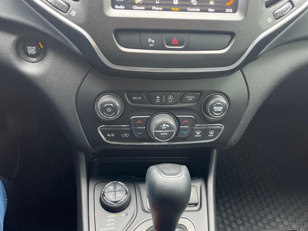 2019 Jeep Cherokee TRAILHAWK XTRA CLEAN LOCAL TRADE Photo