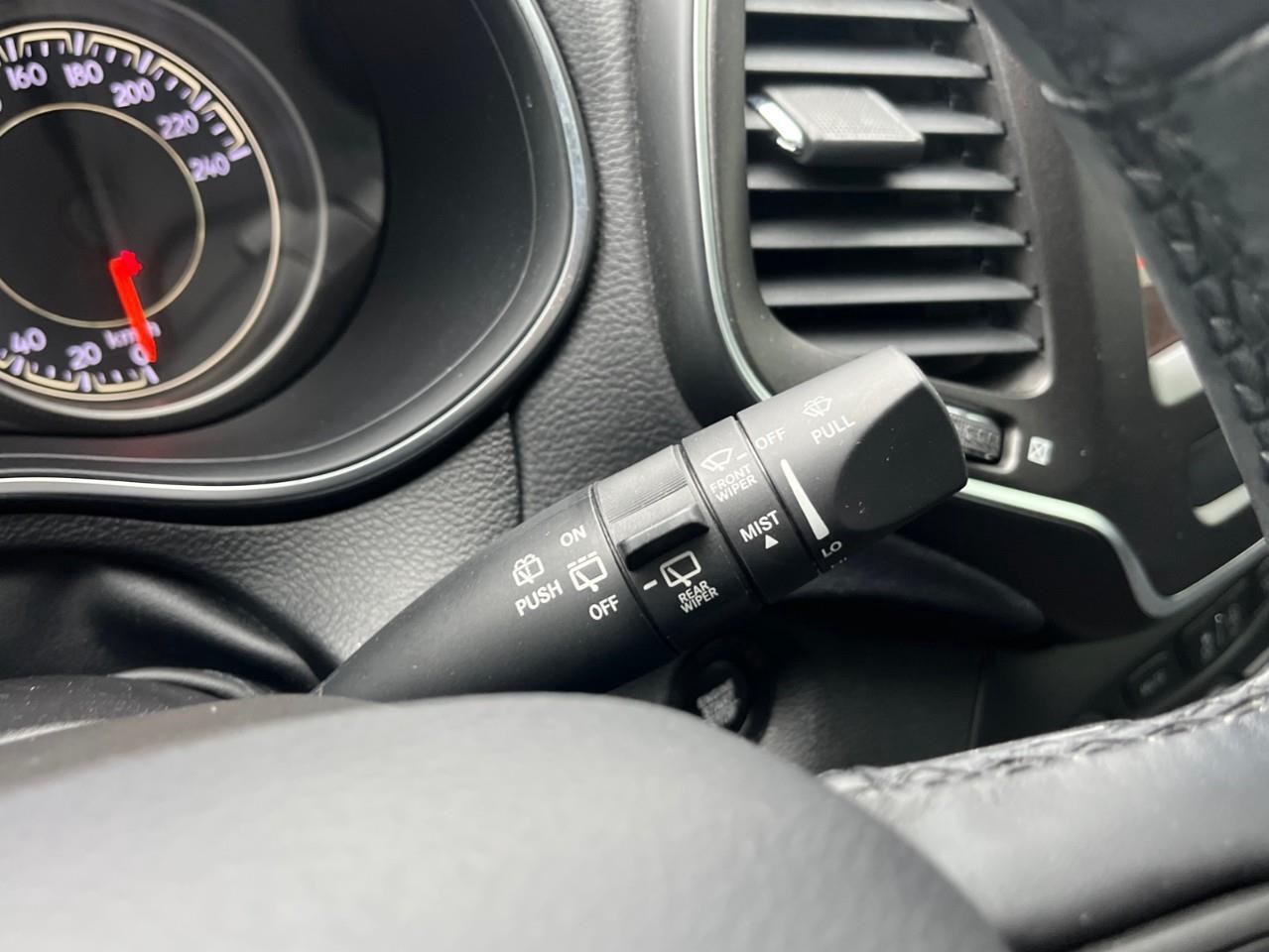 2019 Jeep Cherokee TRAILHAWK XTRA CLEAN LOCAL TRADE Photo