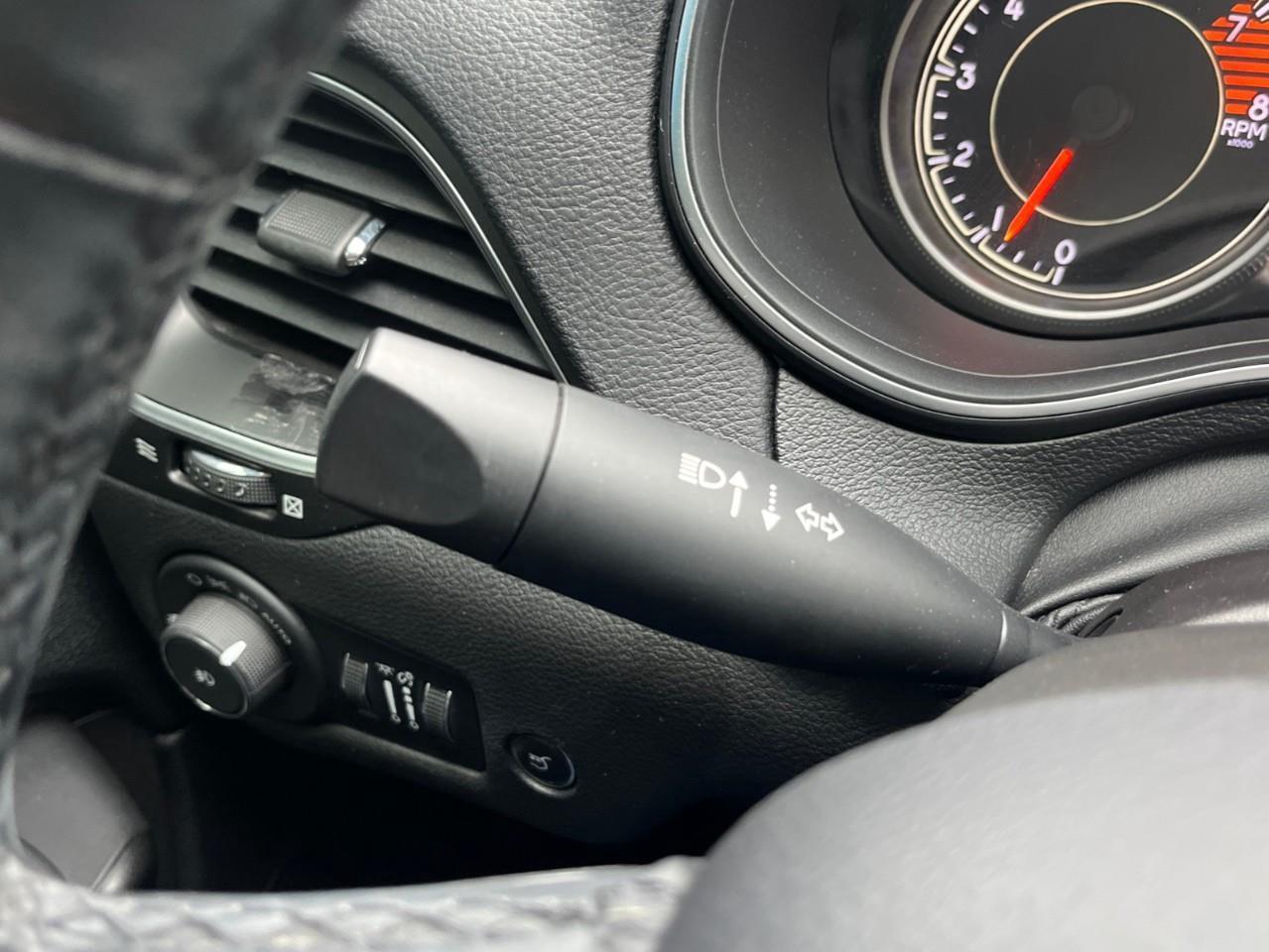 2019 Jeep Cherokee TRAILHAWK XTRA CLEAN LOCAL TRADE Photo