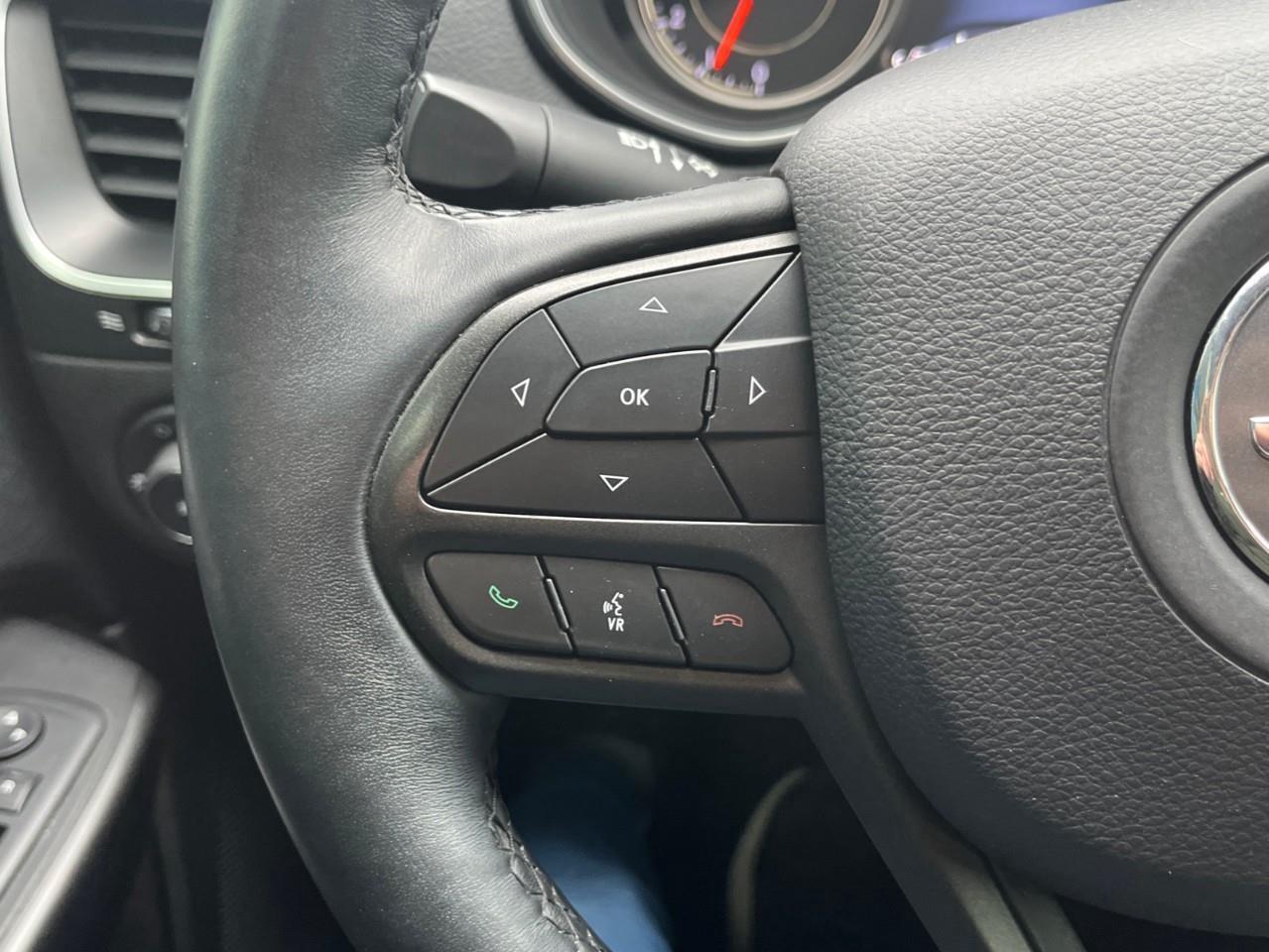 2019 Jeep Cherokee TRAILHAWK XTRA CLEAN LOCAL TRADE Photo