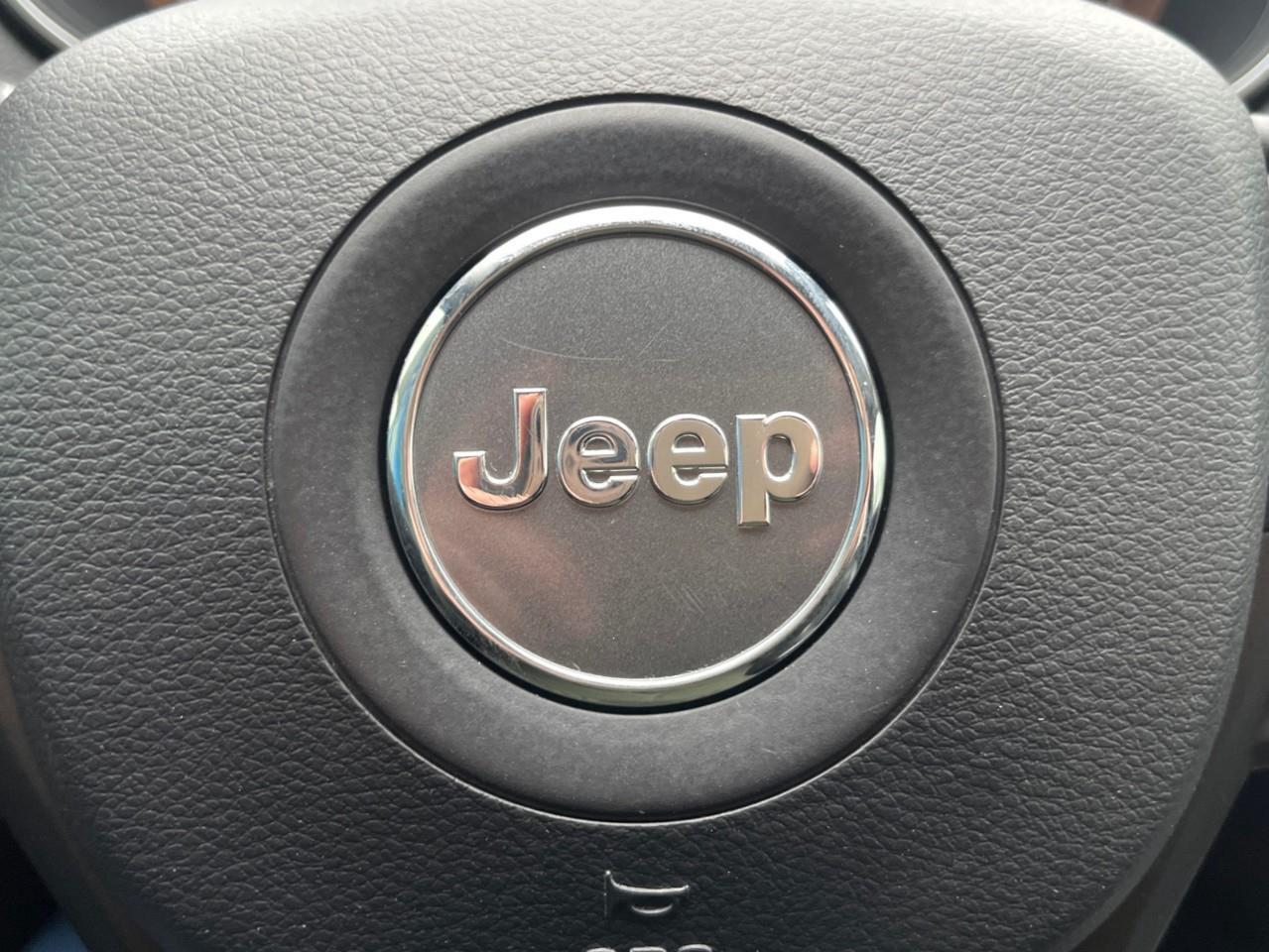 2019 Jeep Cherokee TRAILHAWK XTRA CLEAN LOCAL TRADE Photo