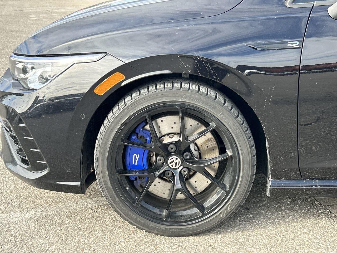 2024 Volkswagen Golf R 2.0 T 6Sp Leather  Alloy Wheels  Heads-Up Display Photo