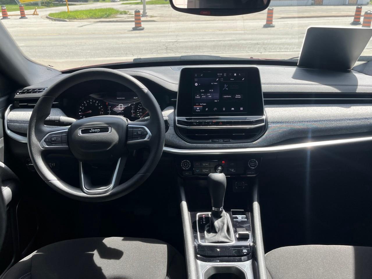 2025 Jeep Compass SPORT NEARLY NEW LOCAL TRADE! Photo